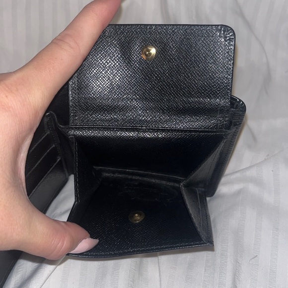 ♌️ SALE 🖤 Louis Vuitton Epi Leather Bifold Wallet - Picture 5 of 13